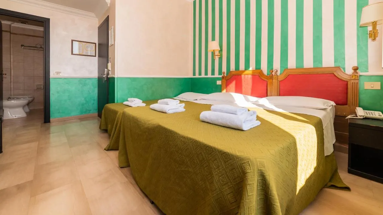 Hotel Center 3 Roma 3*,