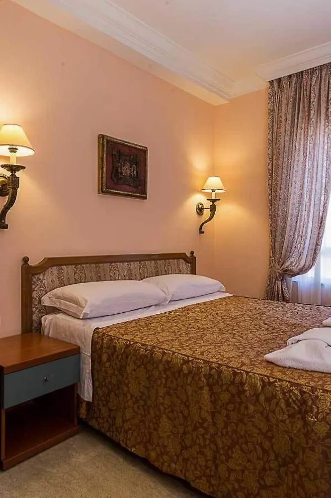 Hotel Center 3 Rom